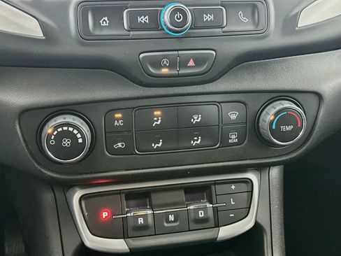 Used 2024 GMC Terrain SLE AWD/4WD image 22