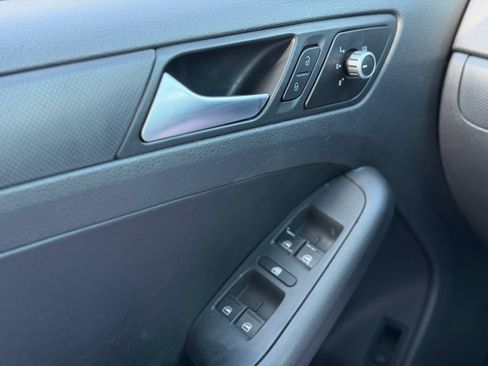 Used 2014 Volkswagen Jetta SE FWD image 16
