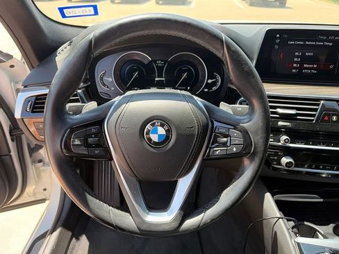 Used 2018 BMW 530e RWD image 23