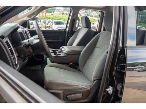 Used 2018 RAM 1500 Express w/ Express Value Package AWD/4WD image 10