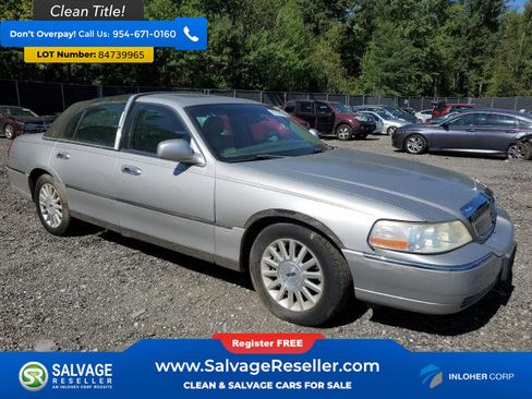 Used 2003 Lincoln Town Car Signature RWD image 5