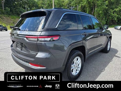 Used 2023 Jeep Grand Cherokee Laredo w/ Luxury Tech Group I AWD/4WD image 4