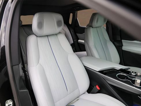 Used 2025 Cadillac Lyriq Luxury RWD image 30