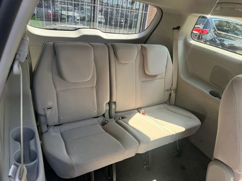 Used 2020 Kia Sedona LX image 18