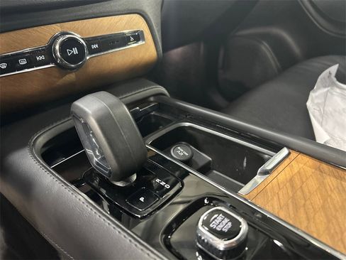 Certified 2023 Volvo XC90 T8 Plus image 18