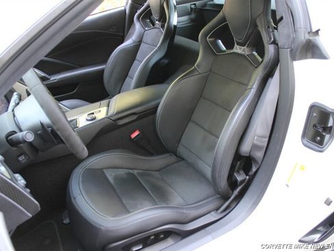 Used 2015 Chevrolet Corvette Z06 w/ 3LZ Preferred Equipment Group RWD image 39