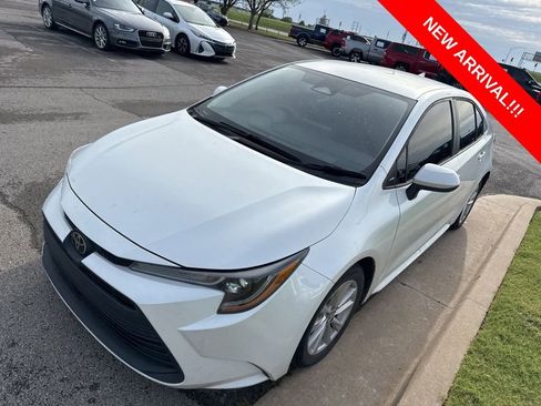 Used 2023 Toyota Corolla LE w/ LE Convenience Package image 3