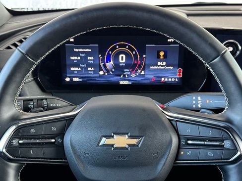 Used 2025 Chevrolet Traverse LT image 34