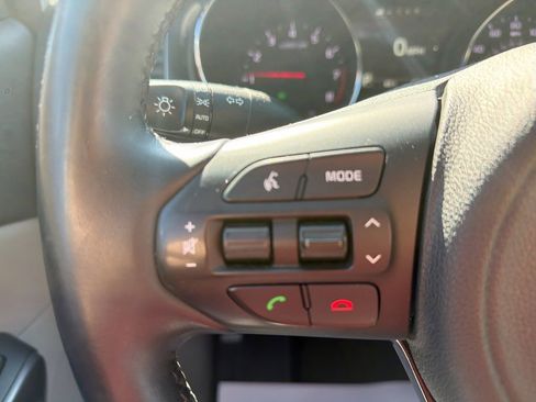 Used 2018 Kia Sedona LX w/ LX Essentials Premium Package image 22