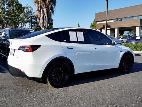 Used 2021 Tesla Model Y Long Range AWD/4WD image 8