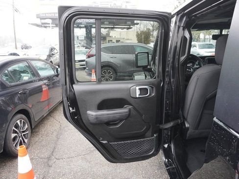Used 2022 Jeep Gladiator Sport AWD/4WD image 21