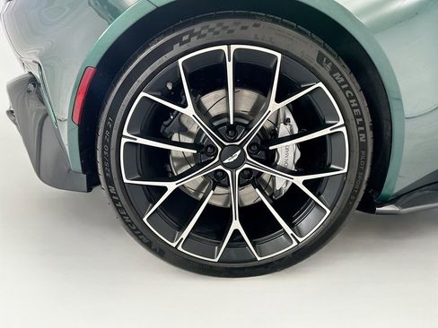 Used 2026 Aston Martin V8 Vantage Coupe RWD image 28