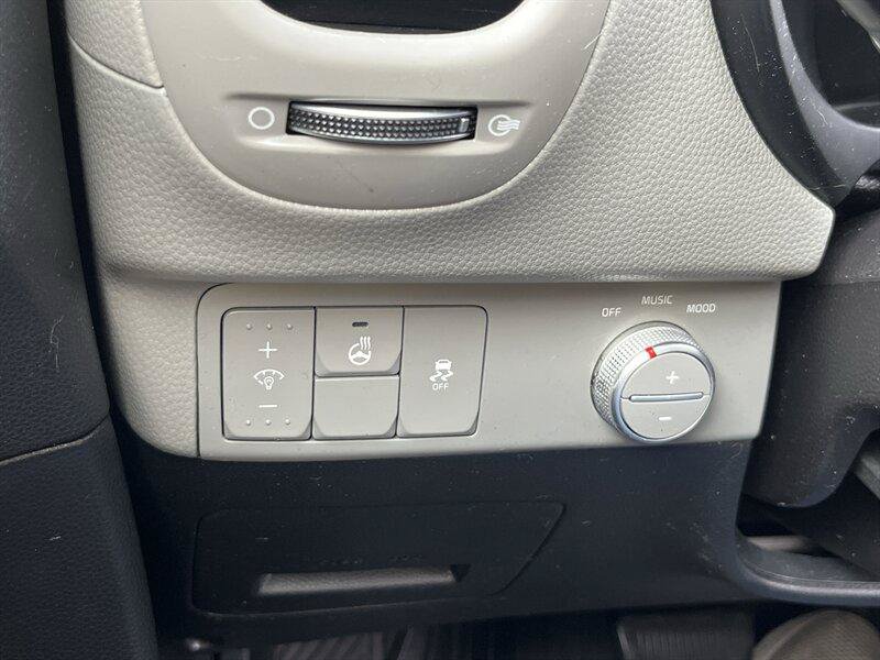 Used 2014 Kia Soul + w/ Audio Package FWD image 8