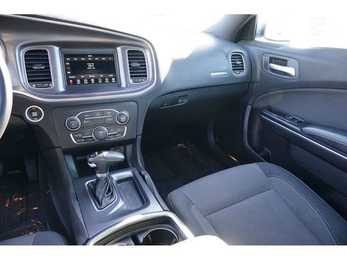 Used 2018 Dodge Charger SXT image 21