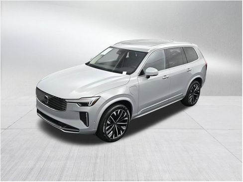 Used 2025 Volvo XC90 T8 Plus AWD/4WD image 17