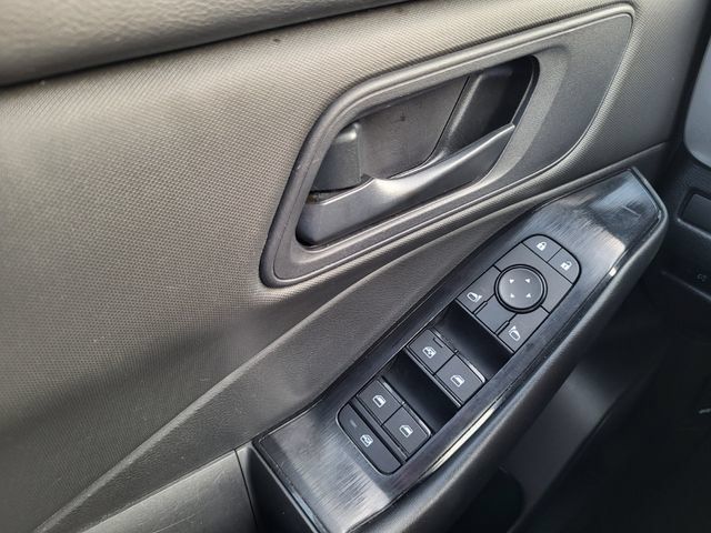 Used 2024 Nissan Rogue S FWD image 21