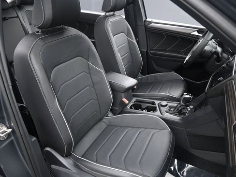 Used 2024 Volkswagen Tiguan SEL R-Line image 37