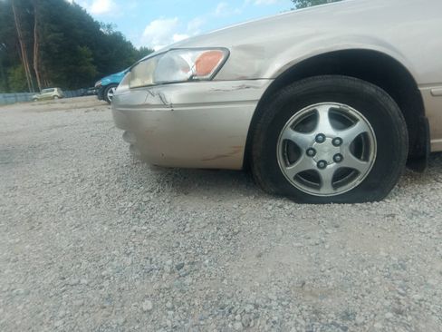 Used 1998 Toyota Camry LE FWD image 12