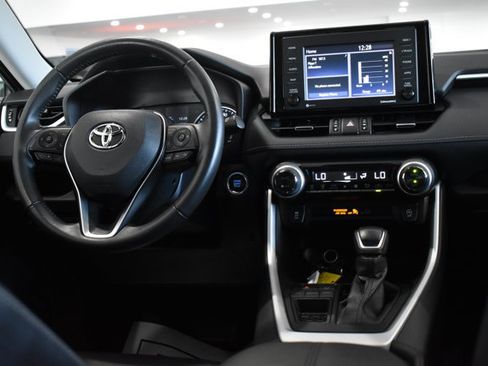 Used 2022 Toyota RAV4 XLE Premium image 16