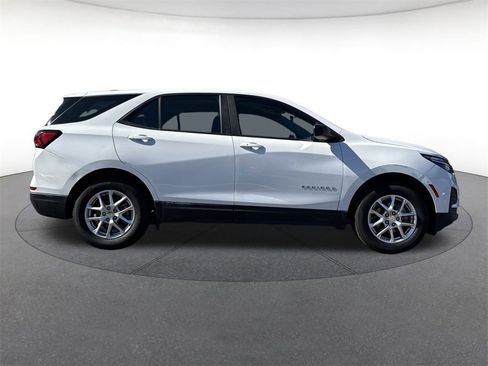 Used 2023 Chevrolet Equinox LS image 6