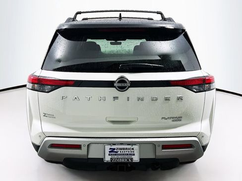 Used 2023 Nissan Pathfinder Platinum image 6