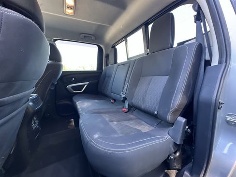 Used 2018 Nissan Titan SV w/ SV Convenience Package image 28