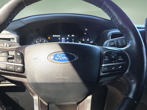 Used 2020 Ford Explorer XLT w/ Equipment Group 202A image 12