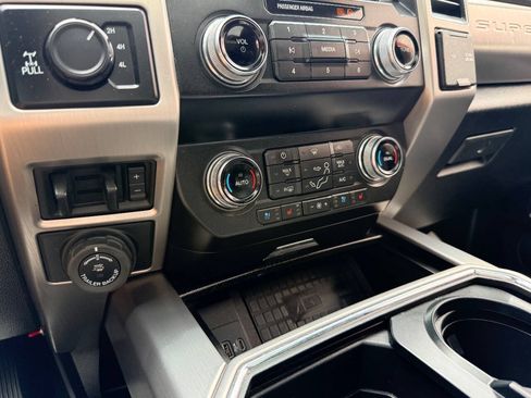 Used 2020 Ford F250 Platinum w/ FX4 Off-Road Package AWD/4WD image 28