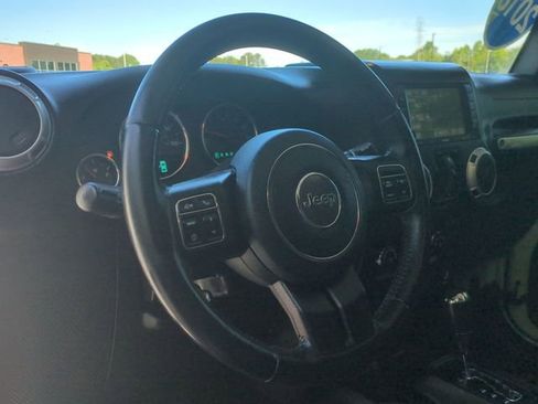 Used 2018 Jeep Wrangler Unlimited Sahara w/ Connectivity Group AWD/4WD image 31