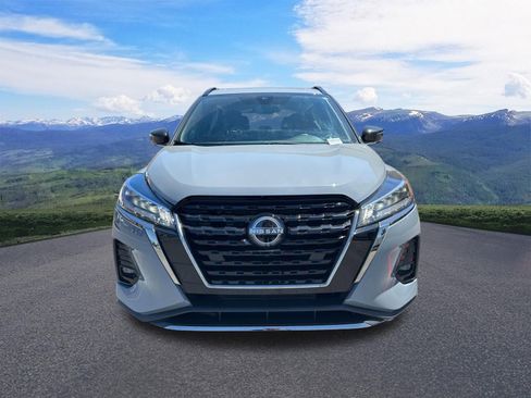 Used 2023 Nissan Kicks SR FWD image 9