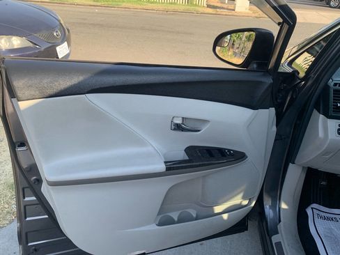 Used 2014 Toyota Venza LE image 14