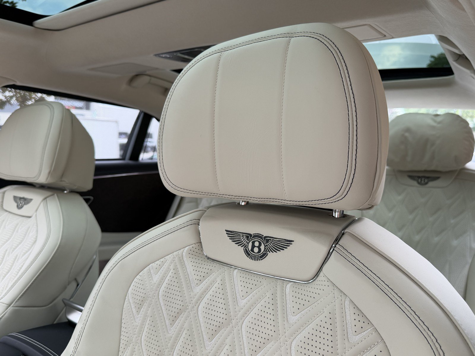 Used 2026 Bentley Flying Spur V8 AWD/4WD image 35
