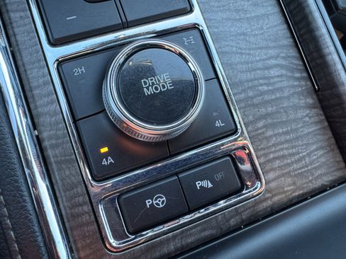 Used 2019 Ford Expedition Limited w/ Equipment Group 302A image 30