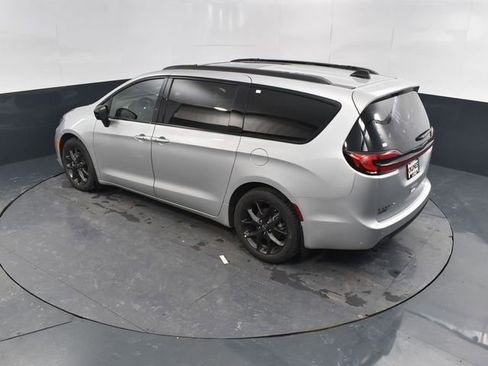 New 2026 Chrysler Pacifica Select image 50