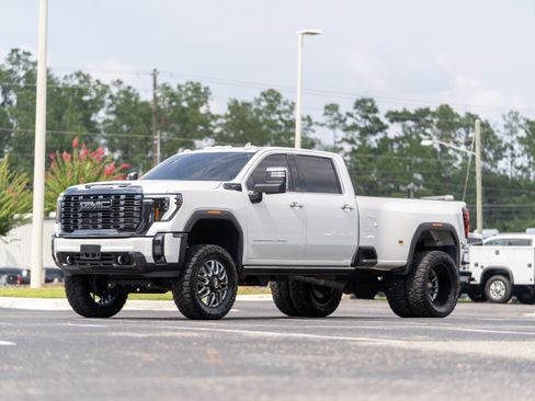 Used 2024 GMC Sierra 3500 Denali Ultimate AWD/4WD image 35