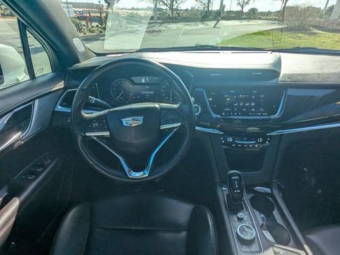 Used 2024 Cadillac XT6 Premium Luxury image 13
