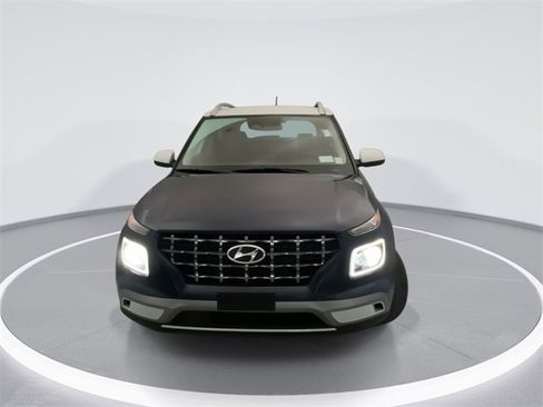 Used 2025 Hyundai Venue Limited image 7