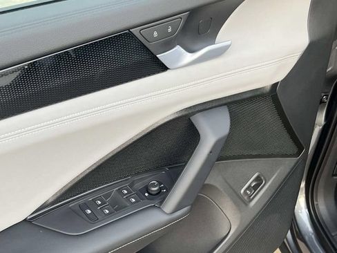 New 2026 Volkswagen Tiguan SE FWD image 10