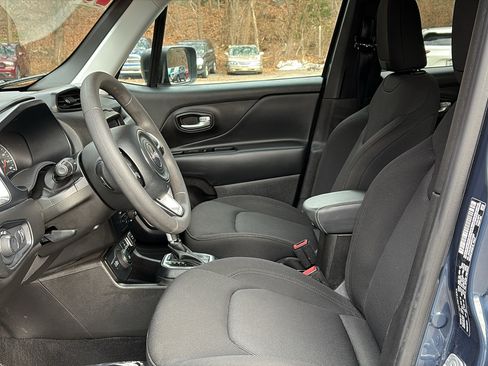 Certified 2023 Jeep Renegade Latitude image 12