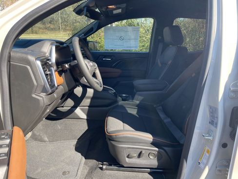 New 2026 GMC Canyon AT4 w/ Nightfall Essentials Package AWD/4WD image 11