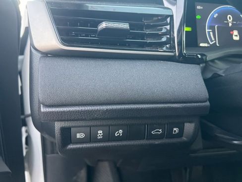 Used 2025 Toyota Camry LE image 12