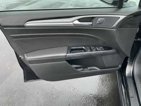 Used 2016 Ford Fusion Titanium image 9