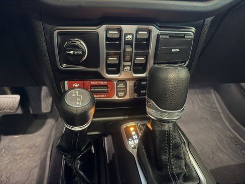 Used 2025 Jeep Wrangler Unlimited Rubicon image 14