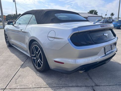 Used 2020 Ford Mustang Premium image 5