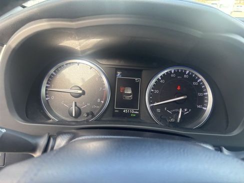 Used 2019 Toyota Highlander XLE image 3