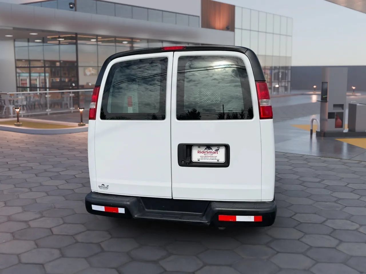 Used 2017 Chevrolet Express 2500 RWD image 9