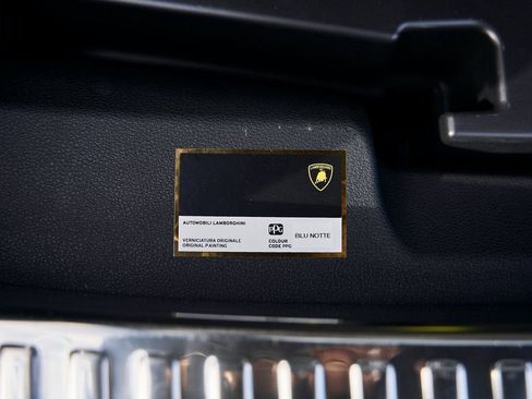 Used 2024 Lamborghini Urus Performante AWD/4WD image 25