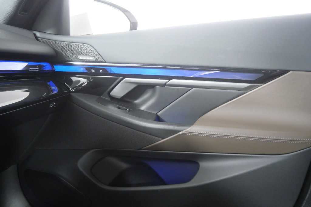 Used 2024 BMW i5 eDrive40i w/ Premium Package RWD image 26