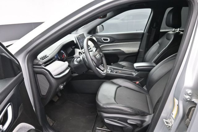 Used 2024 Jeep Compass Latitude AWD/4WD image 22