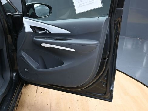 Used 2018 Chevrolet Bolt Premier w/ Driver Confidence II Package image 32
